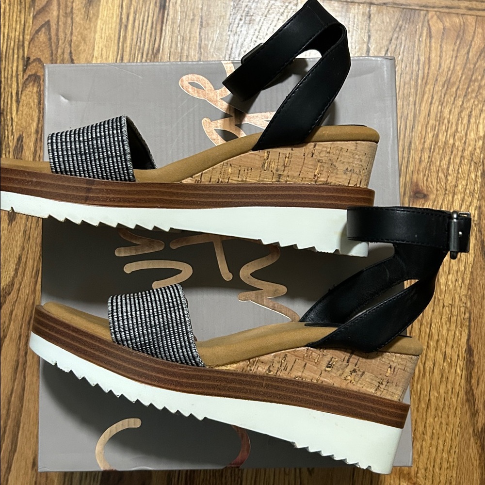 Crown Vintage Black & Creme Wedge Sandals Sz6 - Picture 4 of 5